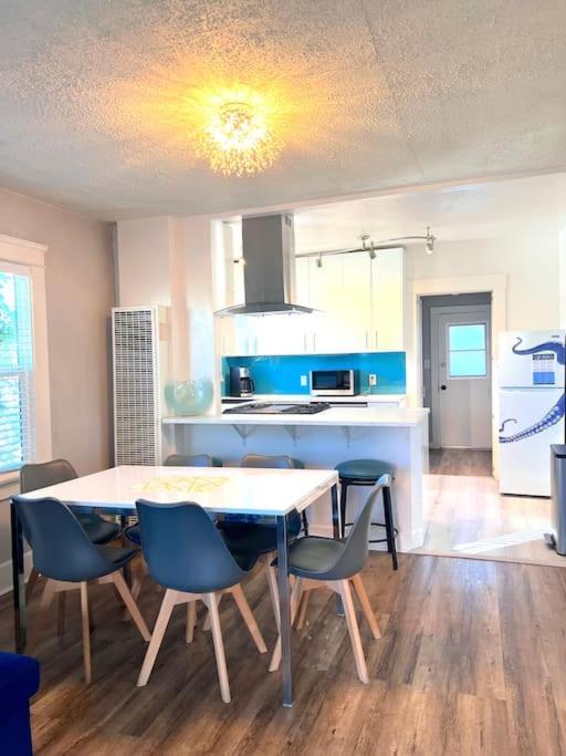 Casita California - Private House With Backyard Сasa de vacaciones *