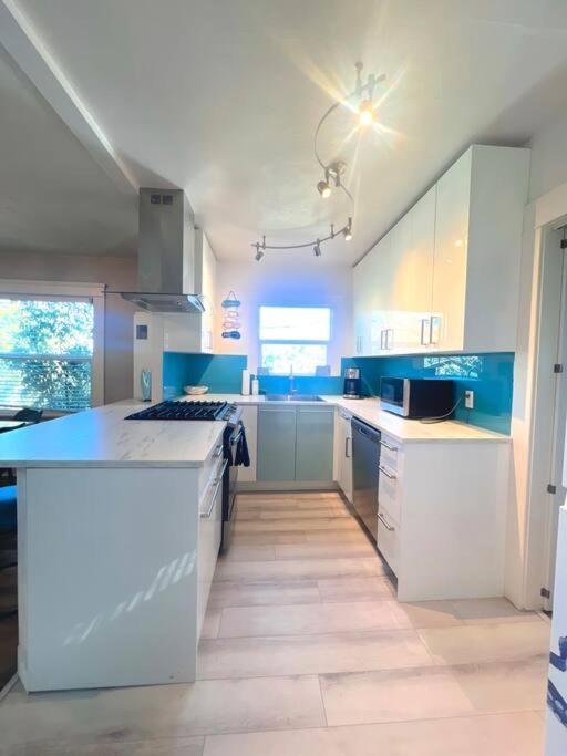 Casita California - Private House With Backyard Сasa de vacaciones